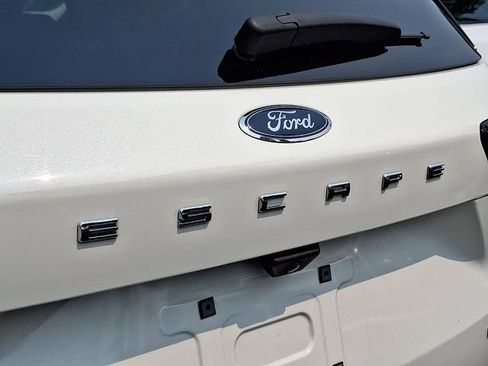 Used 2022 Ford Escape SE w/ SE Sport Appearance Package AWD/4WD image 36