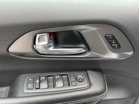 New 2026 Chrysler Pacifica Select image 12