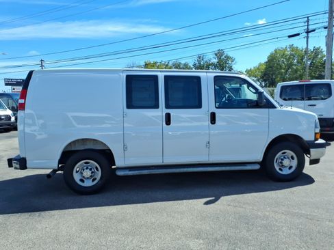 Used 2025 Chevrolet Express 2500 w/ Driver Convenience Package RWD image 2