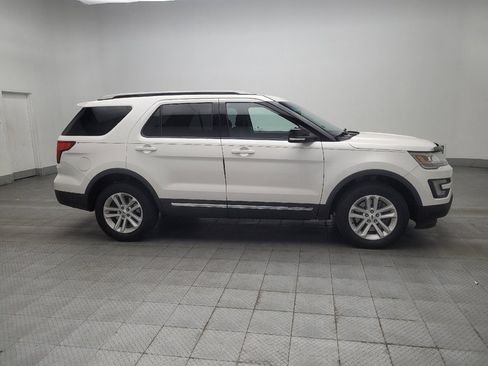 Used 2017 Ford Explorer XLT FWD image 11
