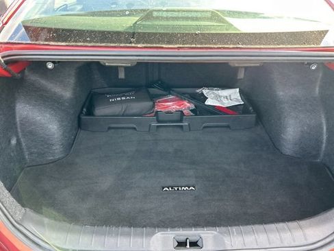 Used 2024 Nissan Altima 2.5 SV FWD image 11