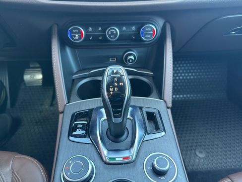 Used 2020 Alfa Romeo Stelvio Ti image 38