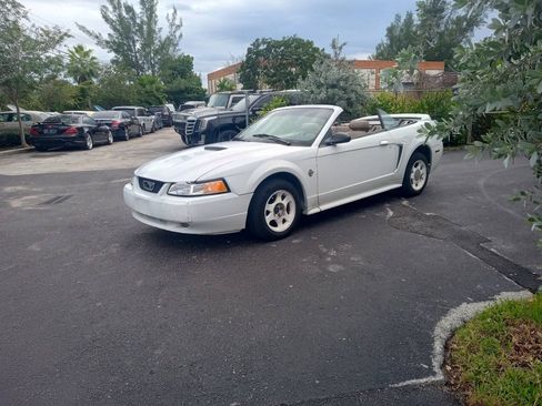 Used 1999 Ford Mustang Convertible RWD image 8