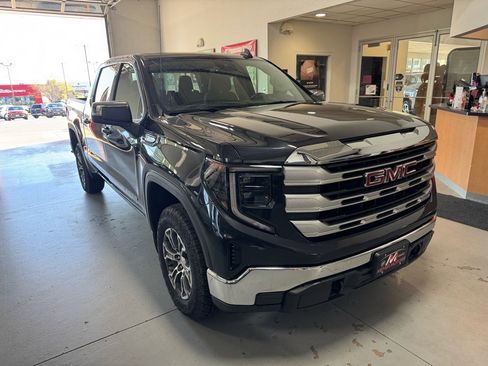 Used 2023 GMC Sierra 1500 SLE image 3