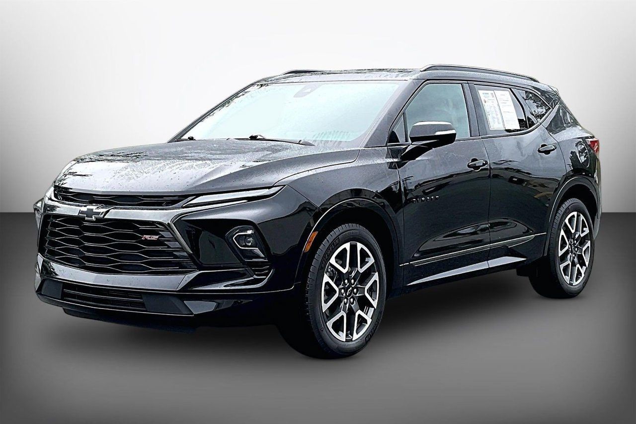 Used 2023 Chevrolet Blazer RS w/ Enhanced Convenience Package FWD image 4