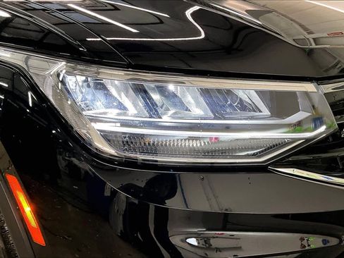 Used 2024 Volkswagen Tiguan SE R-Line image 31