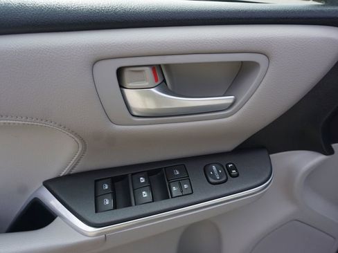 Used 2015 Toyota Camry XLE image 3