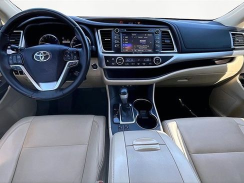 Used 2019 Toyota Highlander XLE image 15