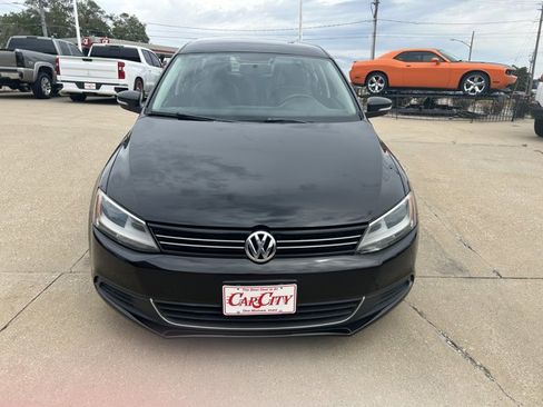 Used 2013 Volkswagen Jetta SE FWD image 3