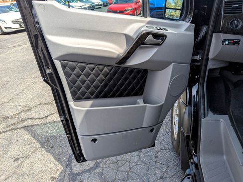 Used 2017 Mercedes-Benz Sprinter 2500 image 10