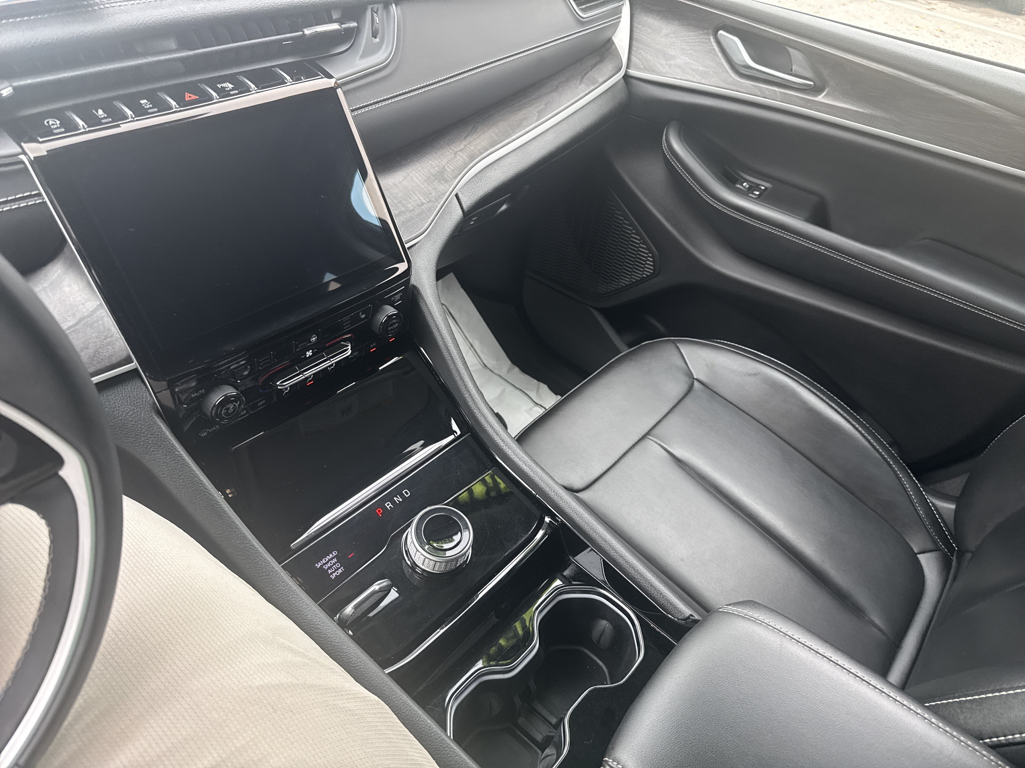 Used 2023 Jeep Grand Cherokee Limited AWD/4WD image 22