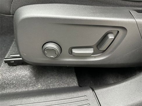 Certified 2025 Volvo XC40 B5 Plus image 12