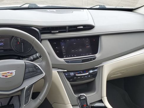 Used 2020 Cadillac XT5 Premium Luxury AWD/4WD image 26