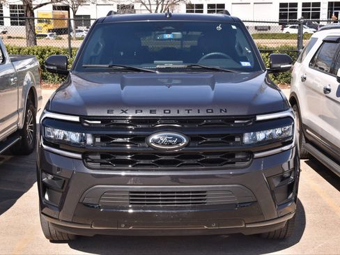 Certified 2023 Ford Expedition Limited image 3