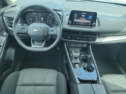 Used 2026 Nissan Rogue SV FWD image 18