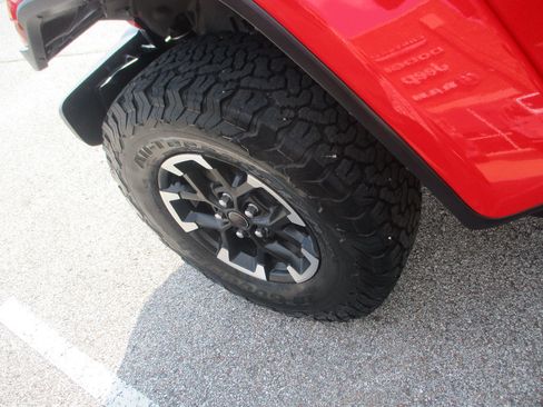 Used 2025 Jeep Wrangler Rubicon w/ Safety Group AWD/4WD image 23