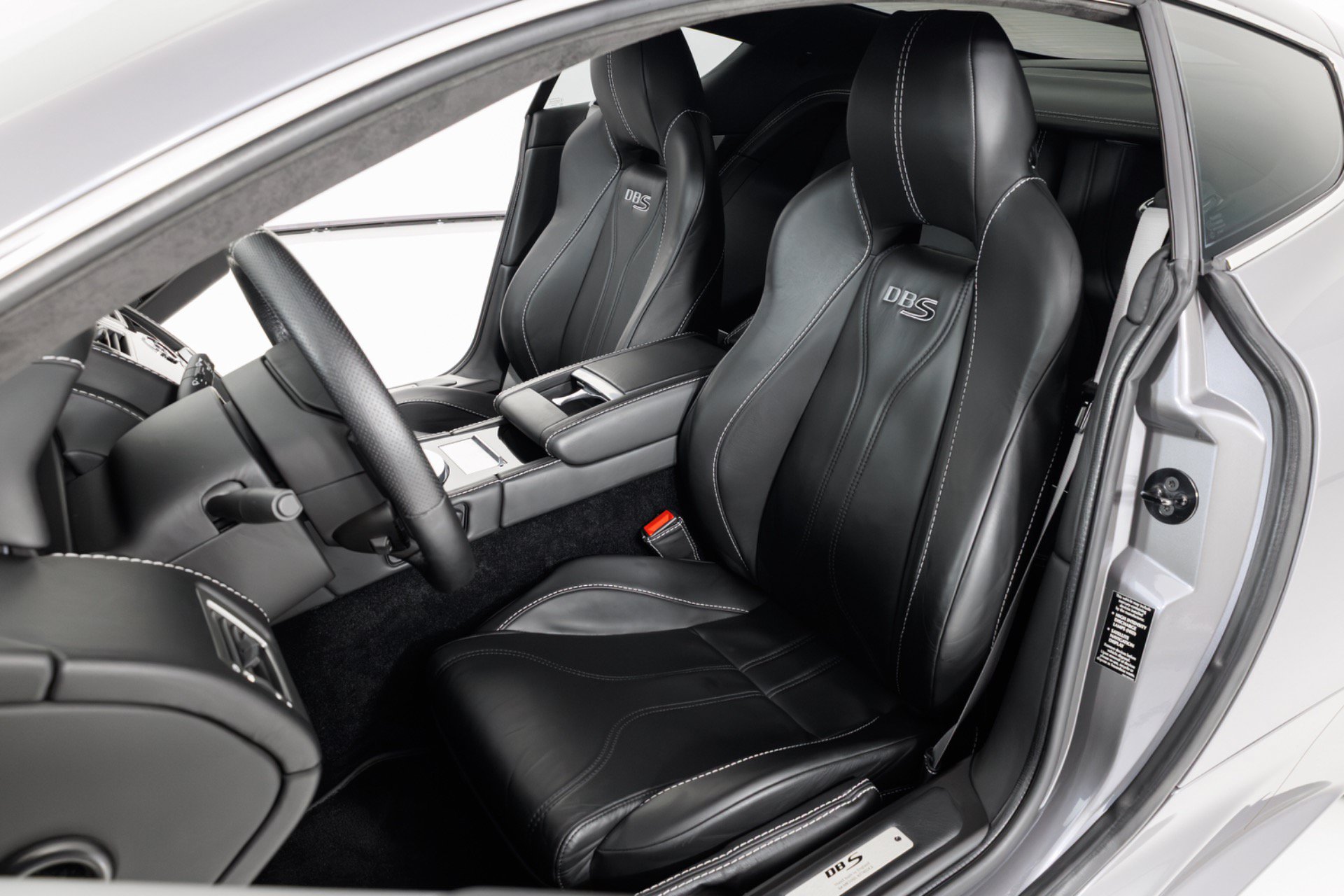 Used 2010 Aston Martin DBS Coupe RWD image 15