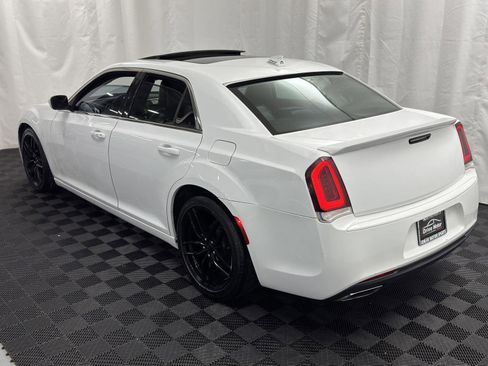Used 2015 Chrysler 300 Limited image 7