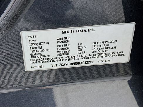Used 2024 Tesla Model Y Long Range AWD/4WD image 12