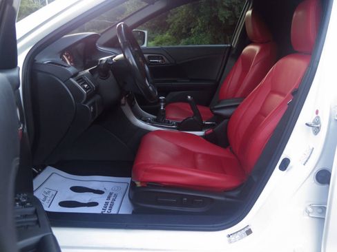 Used 2017 Honda Accord Sport image 11