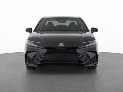 Used 2025 Toyota Camry LE FWD image 5