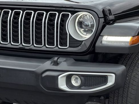Used 2025 Jeep Wrangler Unlimited Sahara AWD/4WD image 7
