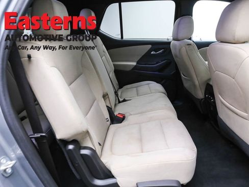 Used 2023 Chevrolet Traverse LS image 23