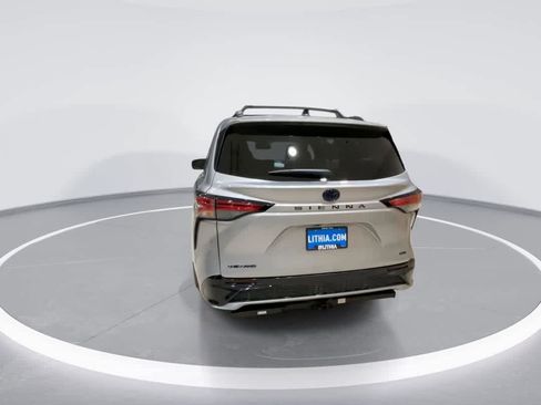 Certified 2025 Toyota Sienna XSE image 7