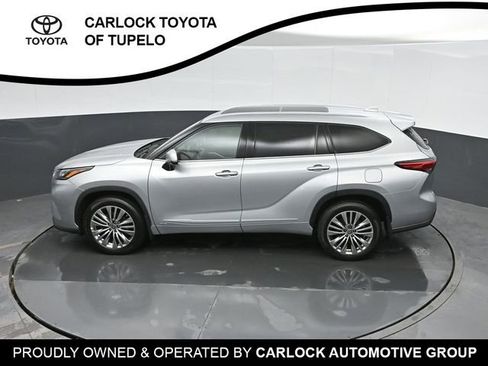Used 2023 Toyota Highlander Platinum image 40