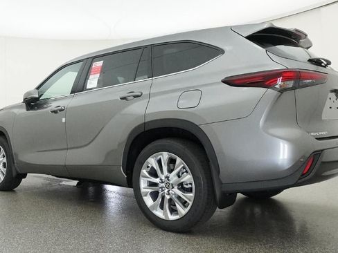New 2026 Toyota Highlander Limited AWD/4WD image 21