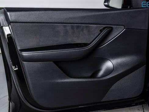 Used 2021 Tesla Model Y Long Range image 13