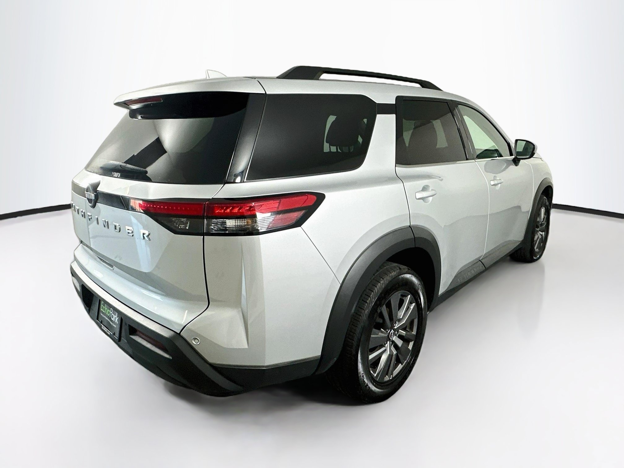 Used 2025 Nissan Pathfinder SV FWD image 9