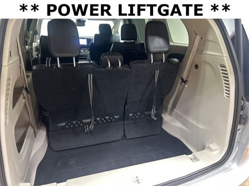 Certified 2024 Chrysler Pacifica Touring-L image 18