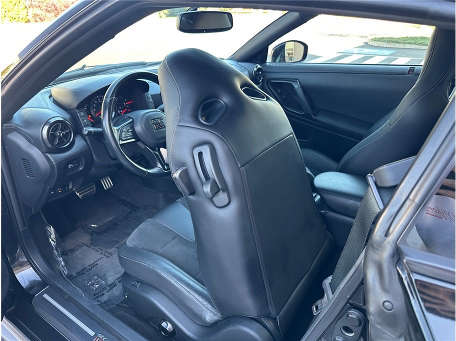 Used 2018 Nissan GT-R Premium AWD/4WD image 29