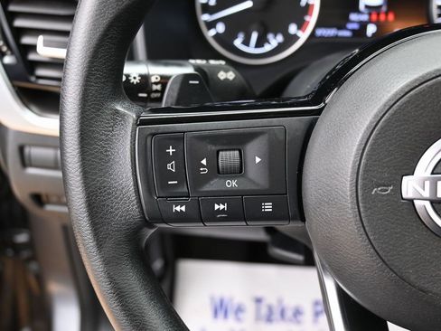 Used 2022 Nissan Rogue SV image 18