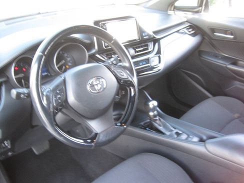 Used 2018 Toyota C-HR XLE FWD image 21