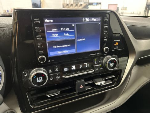 Used 2020 Toyota Highlander XLE FWD image 21