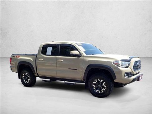 Used 2019 Toyota Tacoma TRD Off-Road AWD/4WD image 6