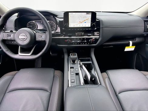 New 2025 Nissan Pathfinder SL image 7