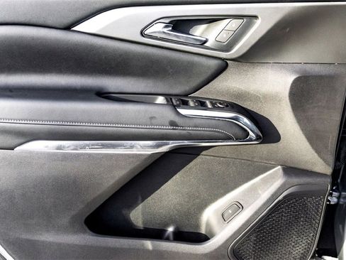 Used 2026 Chevrolet Traverse LT image 9