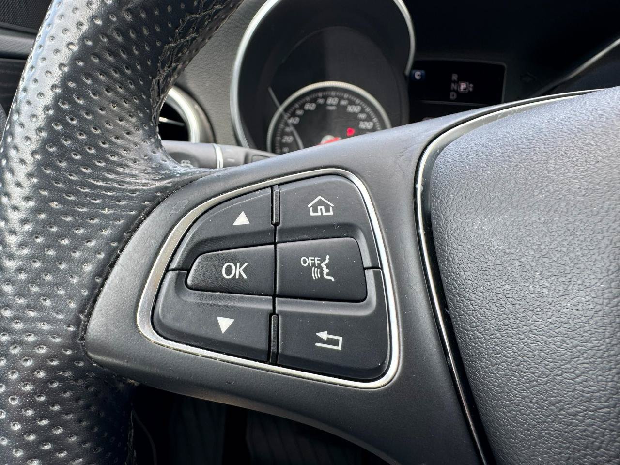 Used 2015 Mercedes-Benz C 300 4MATIC Sedan image 12