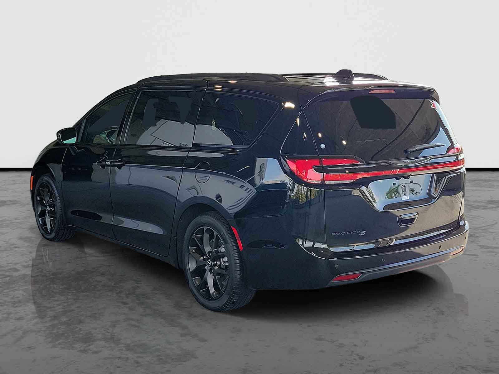 New 2026 Chrysler Pacifica Select w/ S Appearance Package FWD image 3