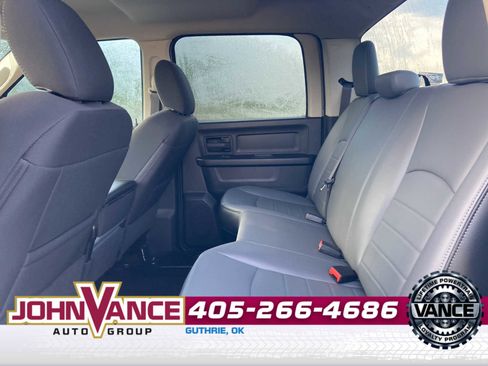 Used 2024 RAM 1500 4x4 Crew Cab Classic w/ Chrome Appearance Group image 4