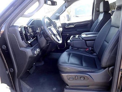 Used 2025 GMC Sierra 1500 SLT AWD/4WD image 8