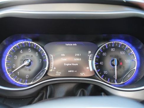 Used 2022 Chrysler Pacifica Touring-L image 24