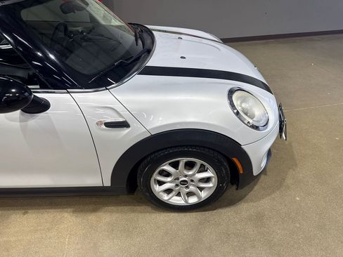 Used 2017 MINI Cooper 2-Door Hardtop image 32