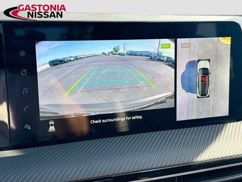 Used 2025 Nissan Kicks SR FWD image 17