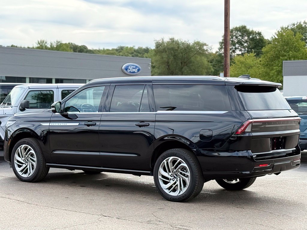 Used 2025 Lincoln Navigator L Reserve AWD/4WD image 49