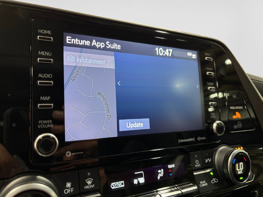 Used 2021 Toyota Highlander XLE AWD/4WD image 25