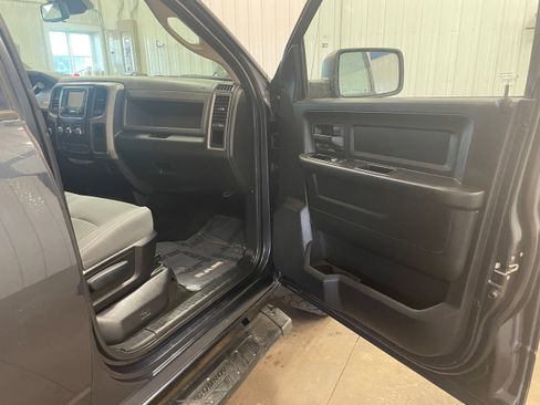 Used 2014 RAM 1500 Express AWD/4WD image 29